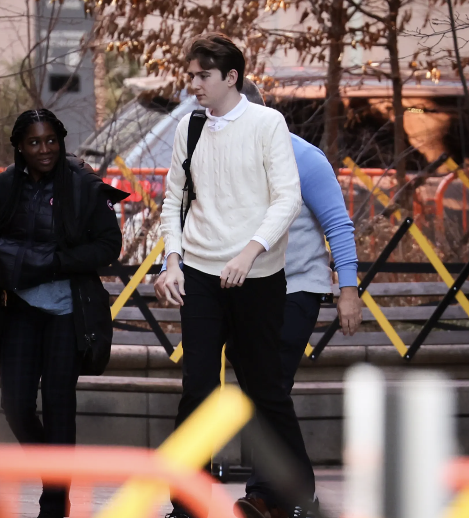 巴伦今日首次返校专注大学生活，老爸川普却忙着挥舞大棒，废掉教育部